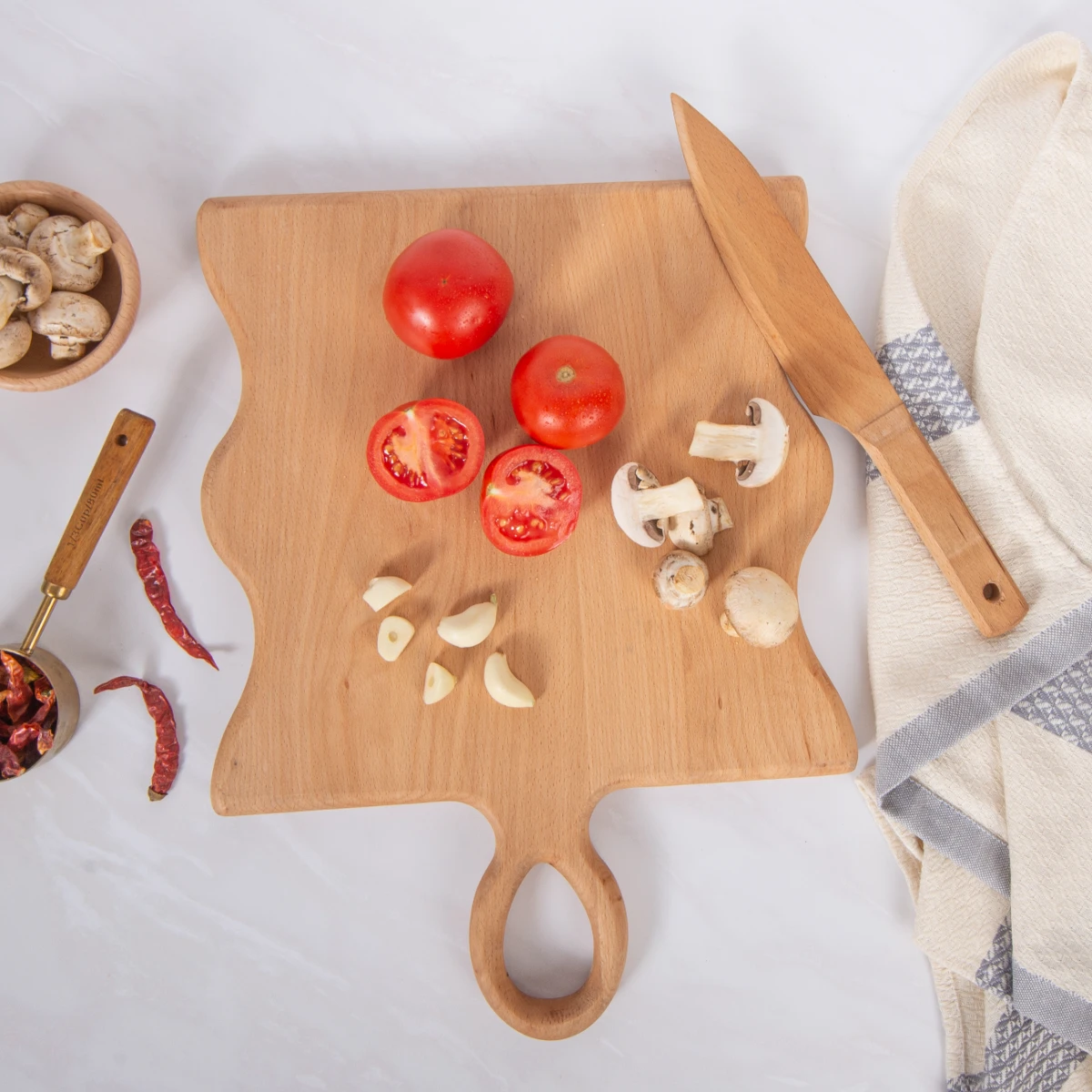 Wavy Cutting Board with Handle - 41 cm High Quality Best Wooden Vegetable Chopping Meat Kitchen Custom Cutting Board
