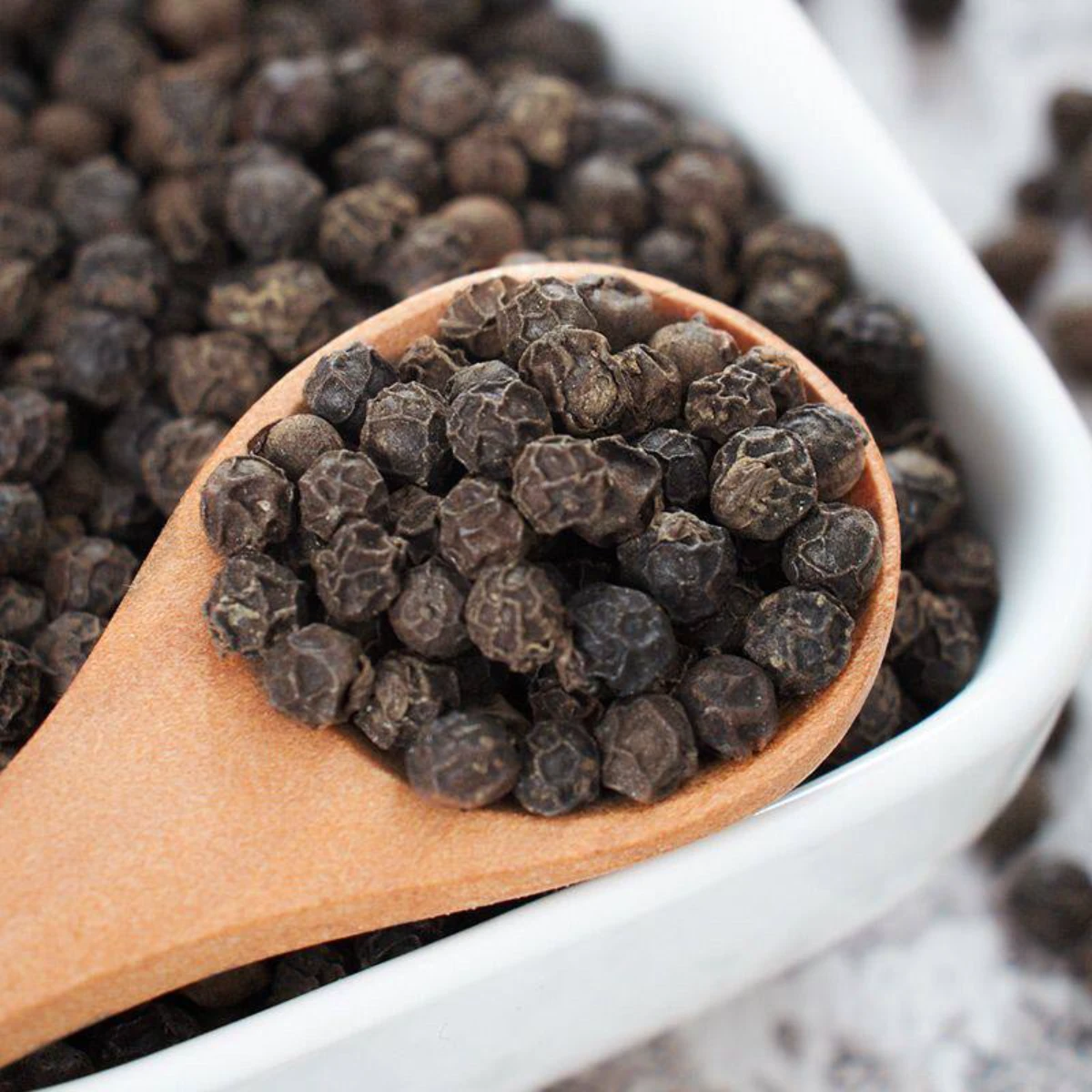 Crop Egyptian Large Dried Black Peppercorns Hot Selling Spicy Raw Black Pepper for Catering & Food Processing
