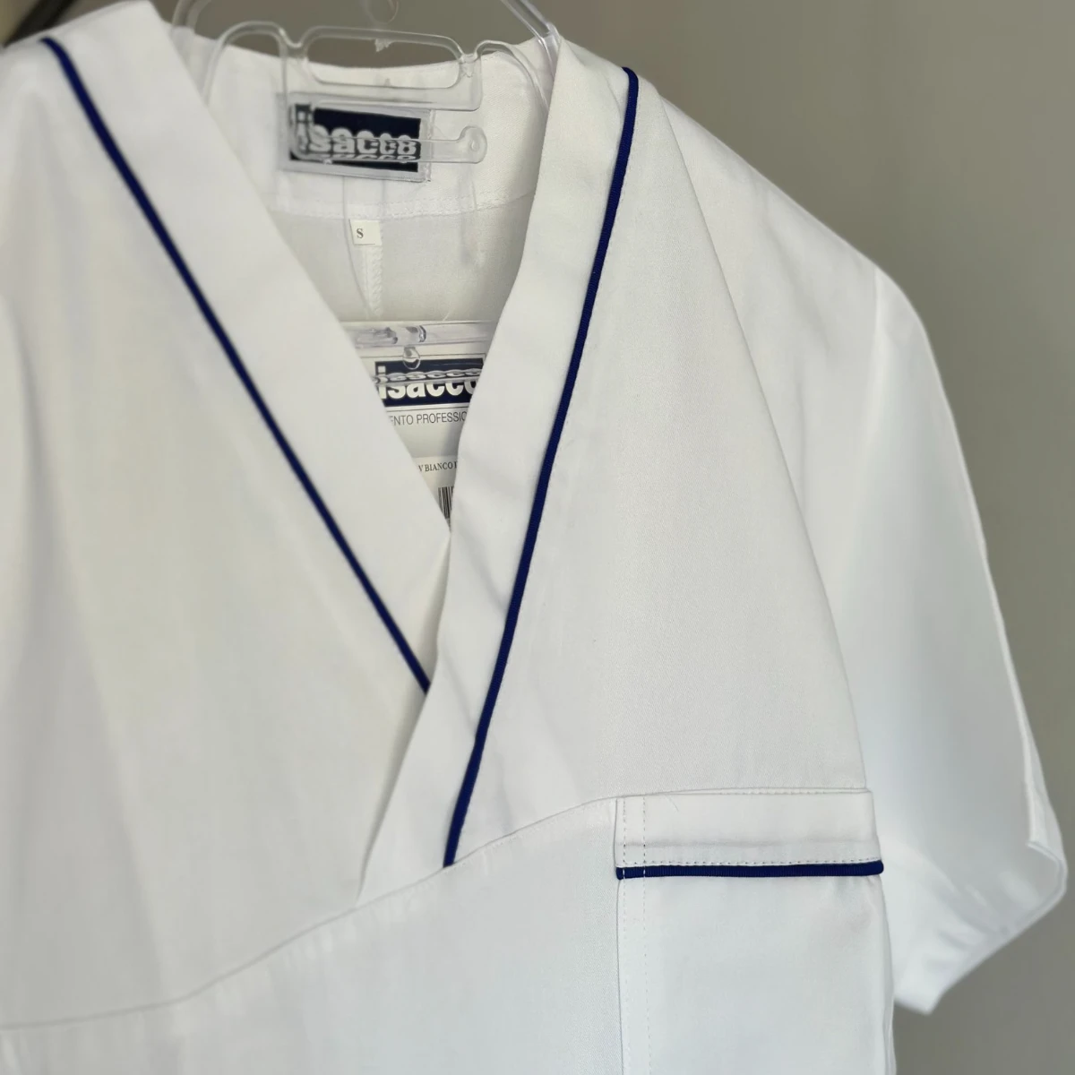 haute gamme Medical Doctor Uniform Designs Fashionable Doctor Gown Long Sleeve Lab Coats Wholesale